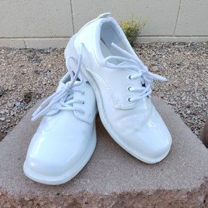 Tip top kids white patent leather shoes